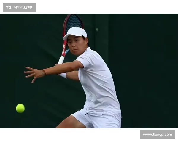 中国网球新秀崭露头角引发关注 展现潜力或成未来之星